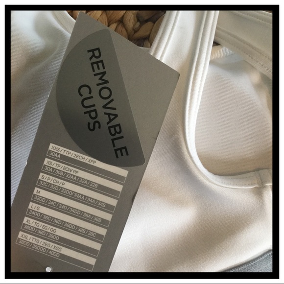 NWT Under Armour Crossback Sports Bra - Picture 3 of 4